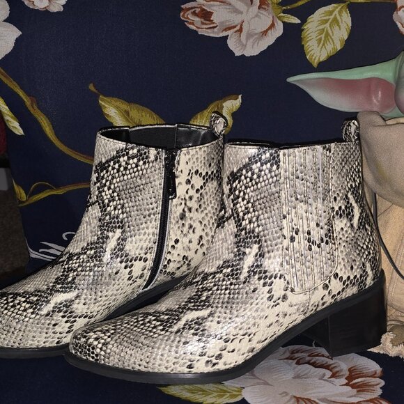 Blondo Elvina Waterproof Snake Embossed Chelsea Booties - women's size 10-11 - Picture 2 of 8